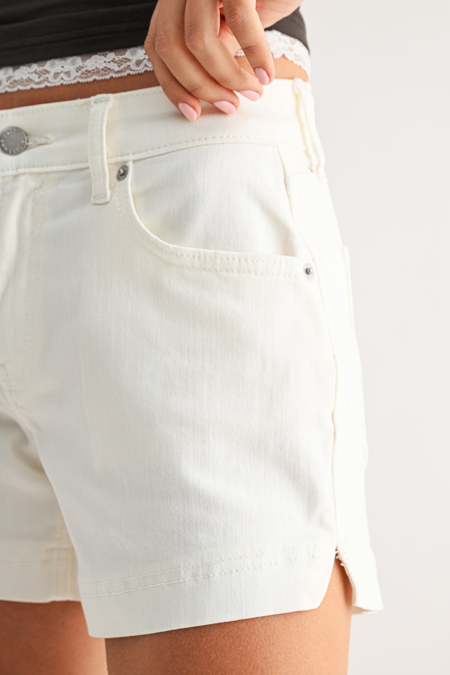 Poppy Lightweight Slide Slit Short